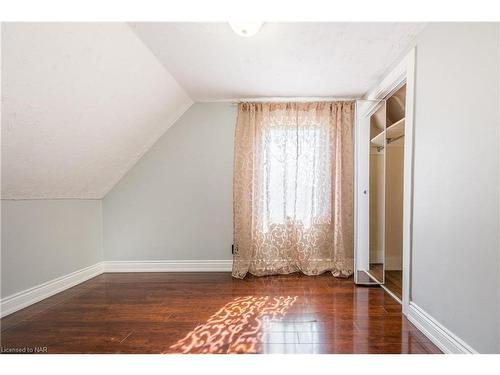 5060 Ontario Avenue, Niagara Falls, ON - Indoor Photo Showing Other Room