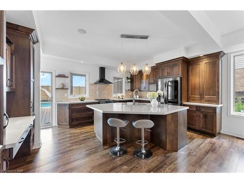 199 Tuliptree Road, Thorold, ON - Indoor Photo Showing Kitchen With Upgraded Kitchen