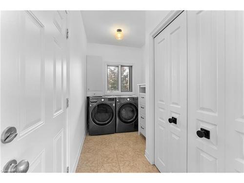 199 Tuliptree Road, Thorold, ON - Indoor Photo Showing Laundry Room