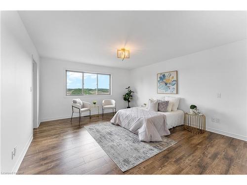 199 Tuliptree Road, Thorold, ON - Indoor Photo Showing Bedroom