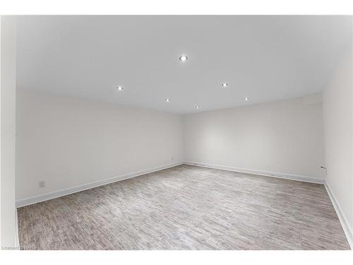 199 Tuliptree Road, Thorold, ON - Indoor Photo Showing Other Room