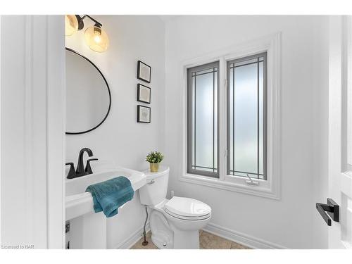 199 Tuliptree Road, Thorold, ON - Indoor Photo Showing Bathroom