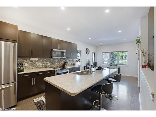 62 Buckley Terrace, Pelham, ON - Indoor Photo Showing Kitchen With Double Sink With Upgraded Kitchen