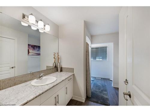 62 Buckley Terrace, Pelham, ON - Indoor Photo Showing Bathroom