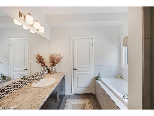 62 Buckley Terrace, Pelham, ON - Indoor Photo Showing Bathroom