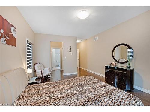 62 Buckley Terrace, Pelham, ON - Indoor Photo Showing Bedroom