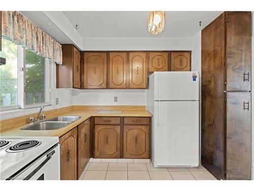 24-5787 Swayze Drive, Niagara Falls, ON - Indoor Photo Showing Kitchen With Double Sink