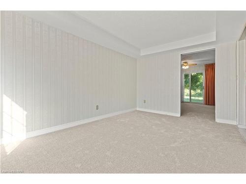 24-5787 Swayze Drive, Niagara Falls, ON - Indoor Photo Showing Other Room