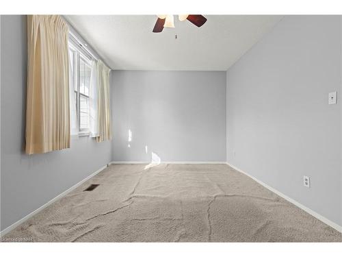 24-5787 Swayze Drive, Niagara Falls, ON - Indoor Photo Showing Other Room