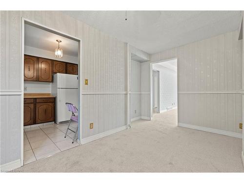 24-5787 Swayze Drive, Niagara Falls, ON - Indoor Photo Showing Kitchen