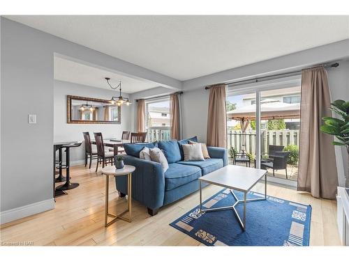 28-286 Cushman Road, St. Catharines, ON - Indoor Photo Showing Living Room