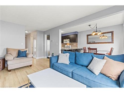 28-286 Cushman Road, St. Catharines, ON - Indoor Photo Showing Living Room