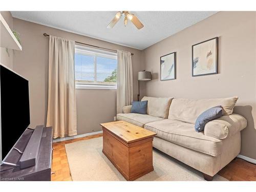 28-286 Cushman Road, St. Catharines, ON - Indoor Photo Showing Living Room