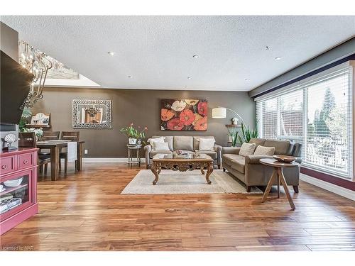 2642 Windjammer Road, Mississauga, ON - Indoor Photo Showing Living Room