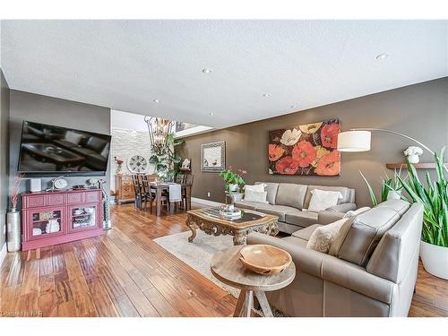 2642 Windjammer Road, Mississauga, ON - Indoor Photo Showing Living Room