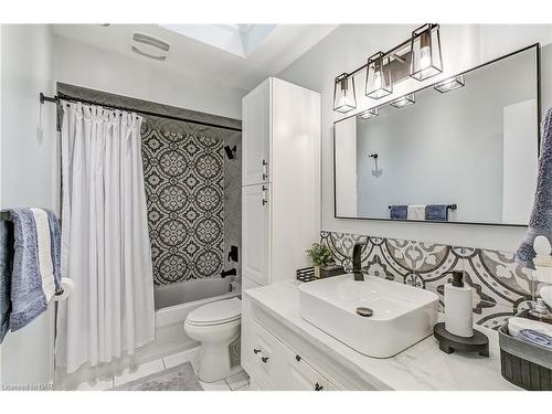 2642 Windjammer Road, Mississauga, ON - Indoor Photo Showing Bathroom