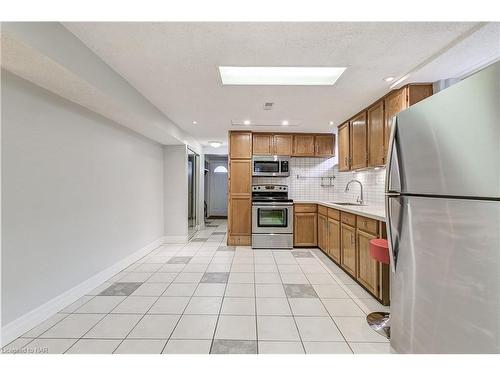 2642 Windjammer Road, Mississauga, ON - Indoor Photo Showing Kitchen