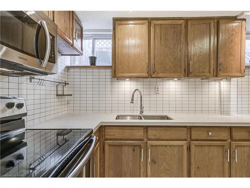 2642 Windjammer Road, Mississauga, ON - Indoor Photo Showing Kitchen With Double Sink