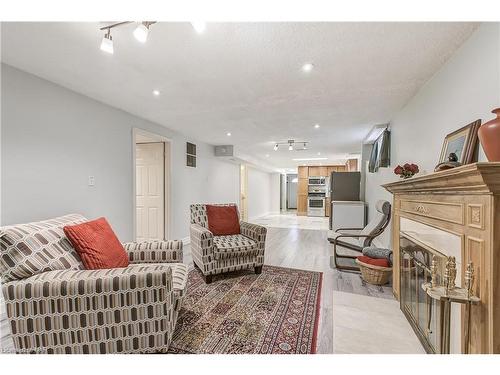 2642 Windjammer Road, Mississauga, ON - Indoor Photo Showing Living Room