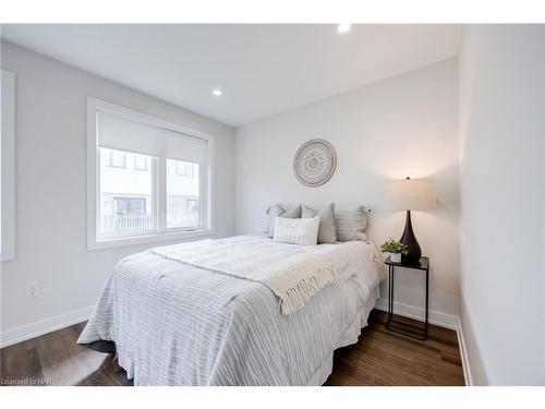 8 Mulhollard Lane, Hamilton, ON - Indoor Photo Showing Bedroom