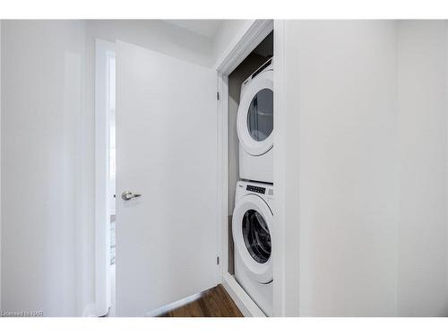 8 Mulhollard Lane, Hamilton, ON - Indoor Photo Showing Laundry Room