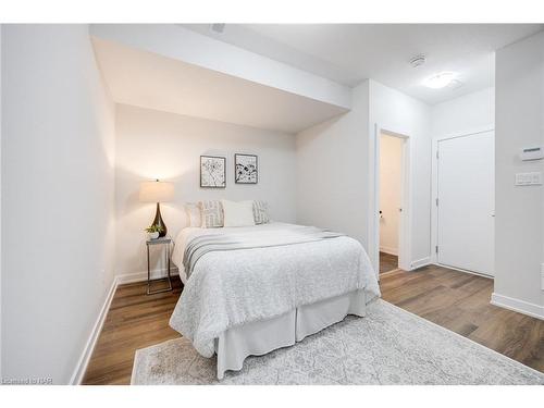 8 Mulhollard Lane, Hamilton, ON - Indoor Photo Showing Bedroom