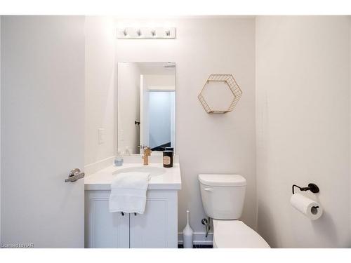 8 Mulhollard Lane, Hamilton, ON - Indoor Photo Showing Bathroom