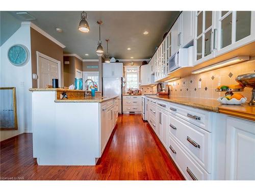 23 Promenade Way, Crystal Beach, ON - Indoor Photo Showing Kitchen