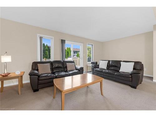 67 Jennifer Crescent, St. Catharines, ON - Indoor Photo Showing Living Room