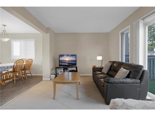 67 Jennifer Crescent, St. Catharines, ON - Indoor Photo Showing Living Room