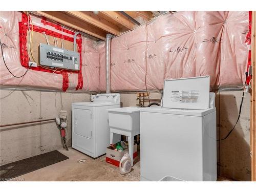 67 Jennifer Crescent, St. Catharines, ON - Indoor Photo Showing Laundry Room