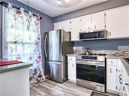 80 Oxford Street, St. Catharines, ON - Indoor Photo Showing Kitchen