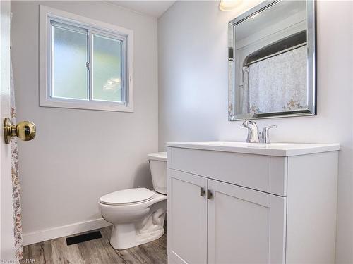 80 Oxford Street, St. Catharines, ON - Indoor Photo Showing Bathroom