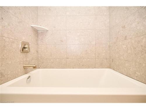 1-21 Heron Pointe, Port Colborne, ON - Indoor Photo Showing Bathroom