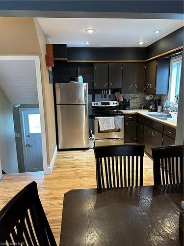 6322 Drummond Road, Niagara Falls, ON - Indoor Photo Showing Kitchen