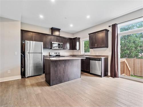 6-18 Corbin Street Street, St. Catharines, ON - Indoor Photo Showing Kitchen With Upgraded Kitchen