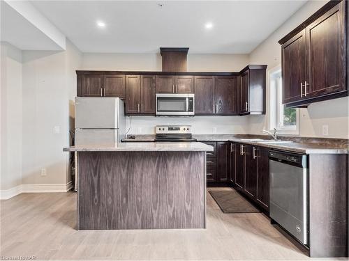 6-18 Corbin Street Street, St. Catharines, ON - Indoor Photo Showing Kitchen