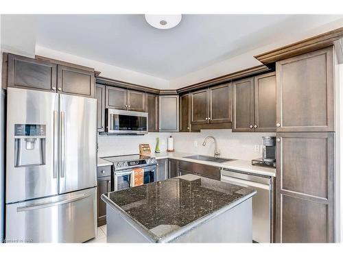 8714 Upper Canada Drive, Niagara Falls, ON - Indoor Photo Showing Kitchen With Upgraded Kitchen