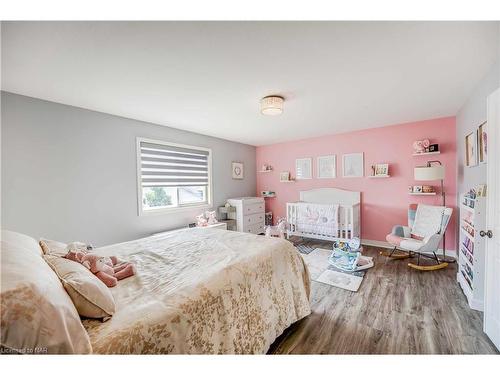 8714 Upper Canada Drive, Niagara Falls, ON - Indoor Photo Showing Bedroom