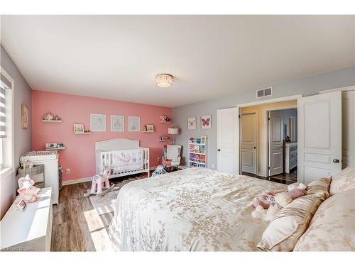 8714 Upper Canada Drive, Niagara Falls, ON - Indoor Photo Showing Bedroom