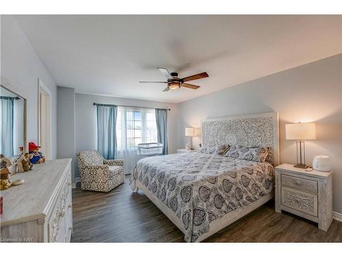 8714 Upper Canada Drive, Niagara Falls, ON - Indoor Photo Showing Bedroom