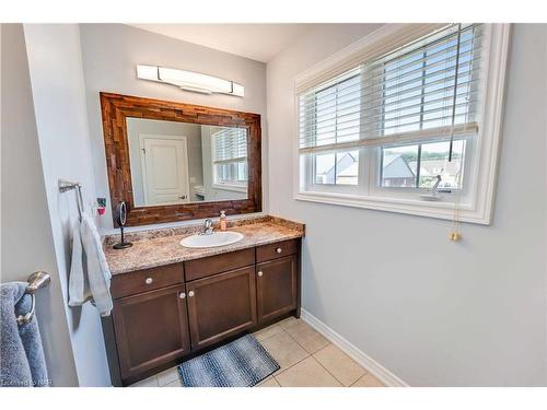 8714 Upper Canada Drive, Niagara Falls, ON - Indoor Photo Showing Bathroom