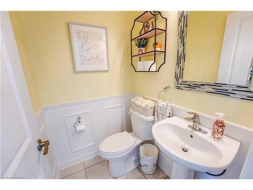 8714 Upper Canada Drive, Niagara Falls, ON - Indoor Photo Showing Bathroom