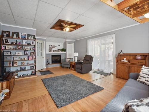 1304 Spears Road, Fort Erie, ON - Indoor Photo Showing Living Room With Fireplace