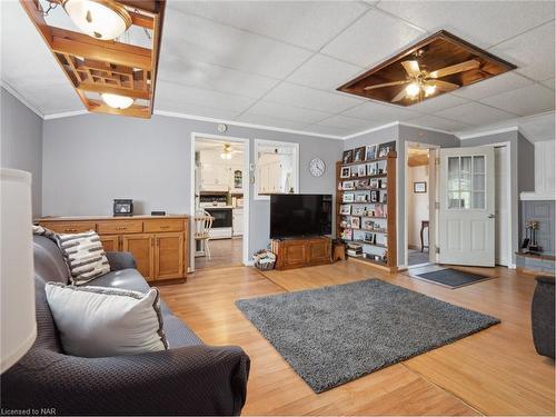 1304 Spears Road, Fort Erie, ON - Indoor Photo Showing Living Room With Fireplace