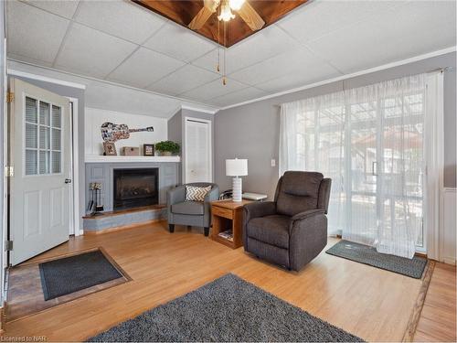 1304 Spears Road, Fort Erie, ON - Indoor Photo Showing Living Room With Fireplace