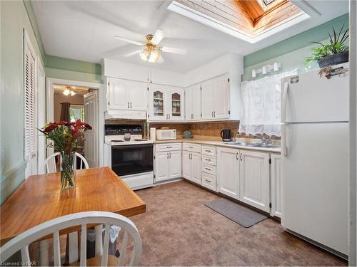 1304 Spears Road, Fort Erie, ON - Indoor Photo Showing Kitchen