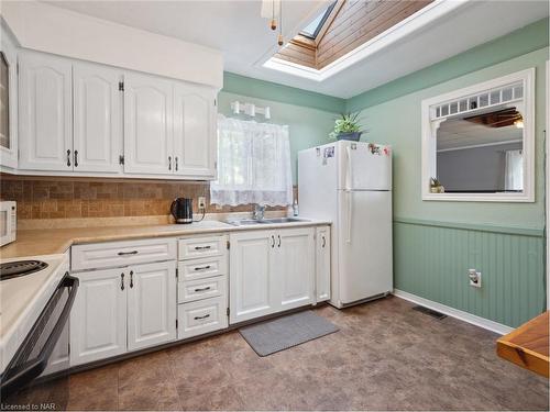 1304 Spears Road, Fort Erie, ON - Indoor Photo Showing Kitchen