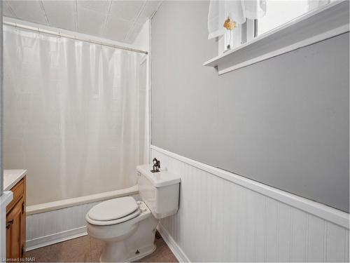 1304 Spears Road, Fort Erie, ON - Indoor Photo Showing Bathroom