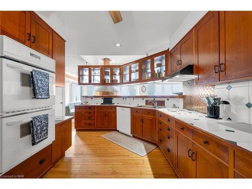 2 Hilda Street, Welland, ON - Indoor Photo Showing Kitchen